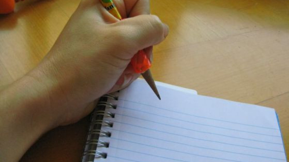 Писането на ръка  успокоява мозъка | StandartNews.com