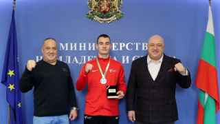 Министър Кралев награди Митко Джорджев за среброто от Евро 2019
