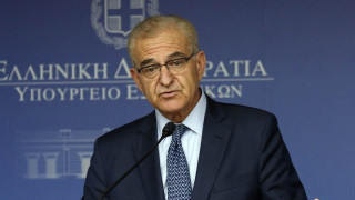 Гръцки министър  излъга и подаде оставка