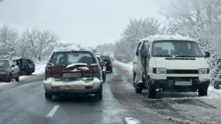 Дузина коли се нанизаха на Цариградското шосе