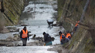 Чистят канали и дерета във Варна