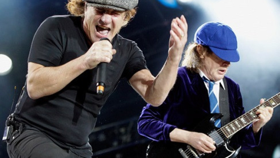 Фронтменът на AC/DC пише мемоарите си | StandartNews.com