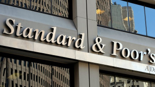 S&P удари кредитния рейтинг на Румъния