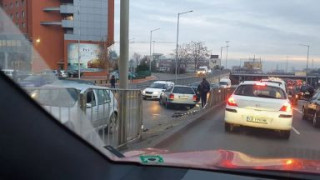 Джип удари "Голф" и внесе суматоха в столицата