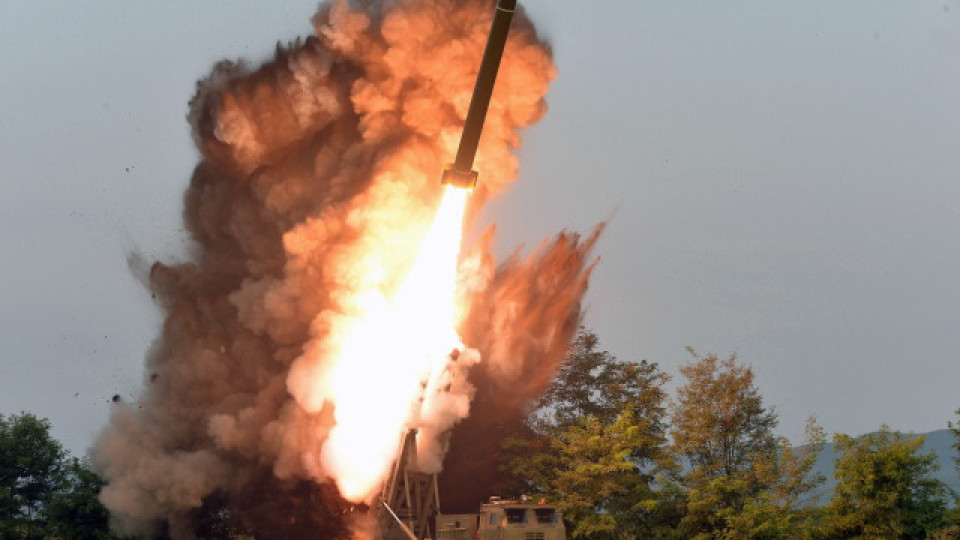 Тестваха ракета с голям обсег в Северна Корея | StandartNews.com