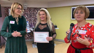 Водещата Анелия Торошанова с награда от медиатори