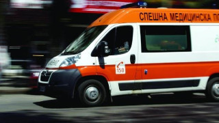 Кола блъсна жена на спирка в София