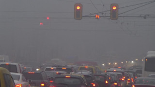 Мъгла мъчи шофьорите по пътища в страната