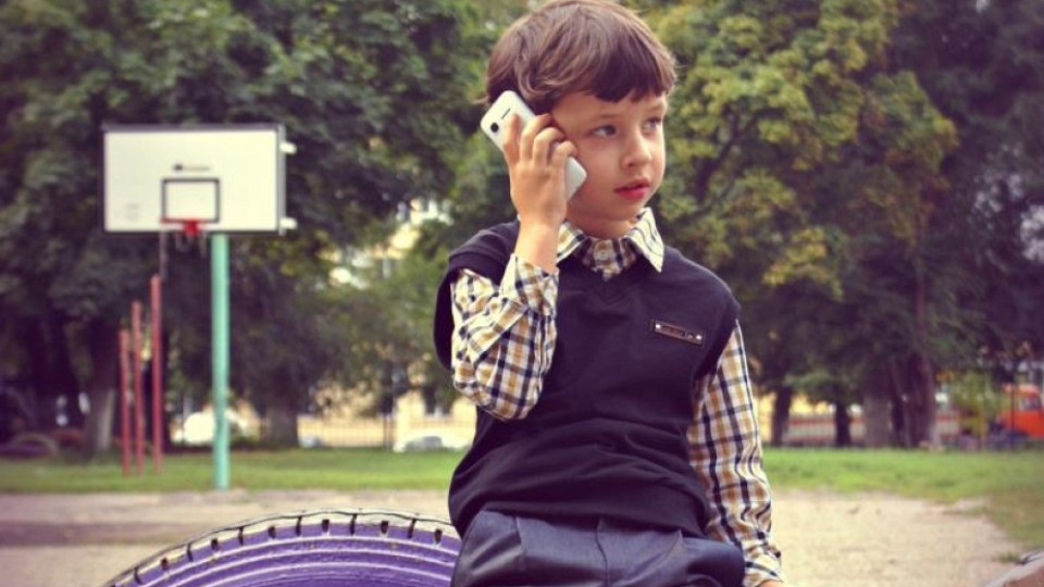Русия ограничи  мобилните телефони в училищата | StandartNews.com
