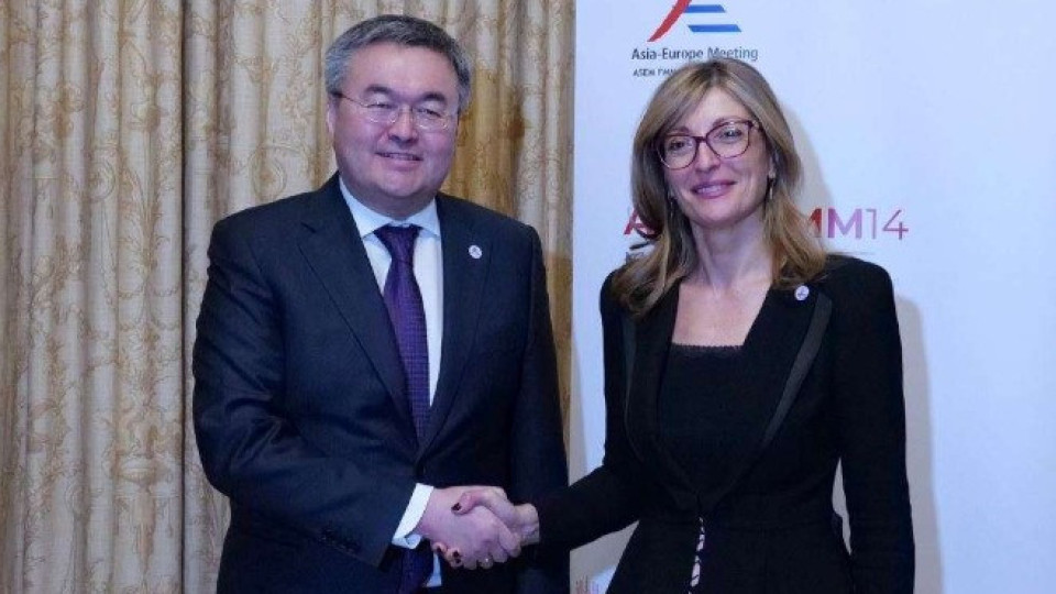 Захариева разговаря в Мадрид с колегата си от Казахстан | StandartNews.com