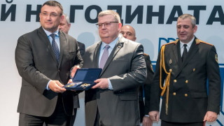 Сотир Цацаров получи почетно отличие от МВР