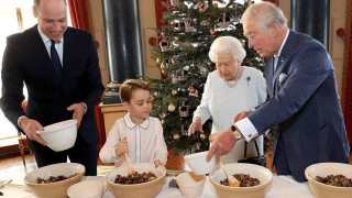 Кралица Елизабет събира четири поколения за Коледа