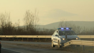 Тир се обърна и затвори пътя за Гърция