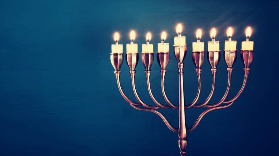 Евреите почитат духовната светлина с Ханука | StandartNews.com