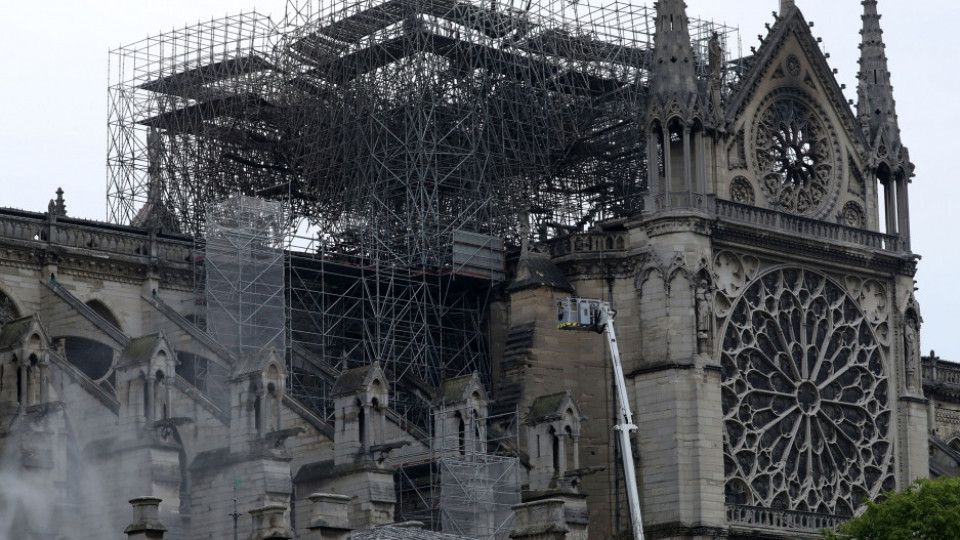 Трагичен ден за катедралата Нотр дам | StandartNews.com