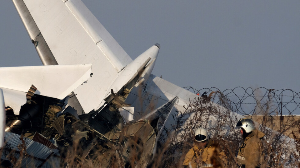 Намериха черните кутии на разбилия се самолет | StandartNews.com