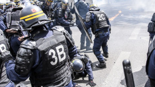 Полицията наби протестиращи в Париж
