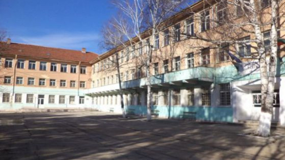Арестуваха директора на гимназия в Ихтиман | StandartNews.com
