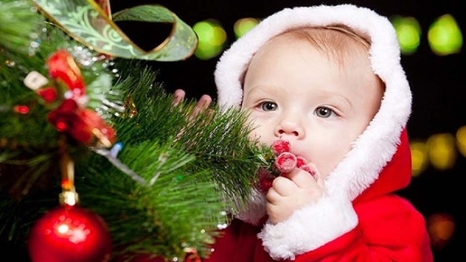 Гърция дава по 2000 евро за всяко Коледно бебе | StandartNews.com