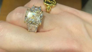 Девойка отказа брак, но  не и пръстен за 250 000