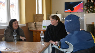 Сачева зарадва бездомници в кризисния център