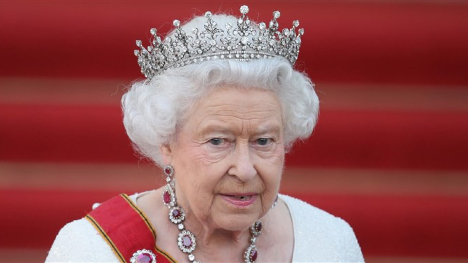 Кралицата разстроена от решението на Хари и Меган | StandartNews.com