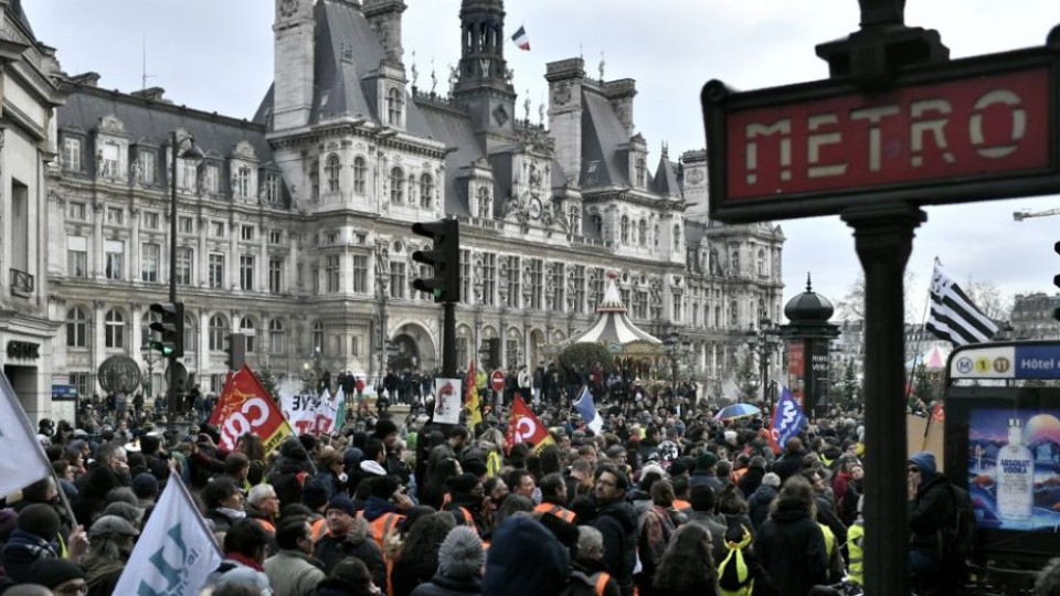 Тотална стачка блокира Франция | StandartNews.com