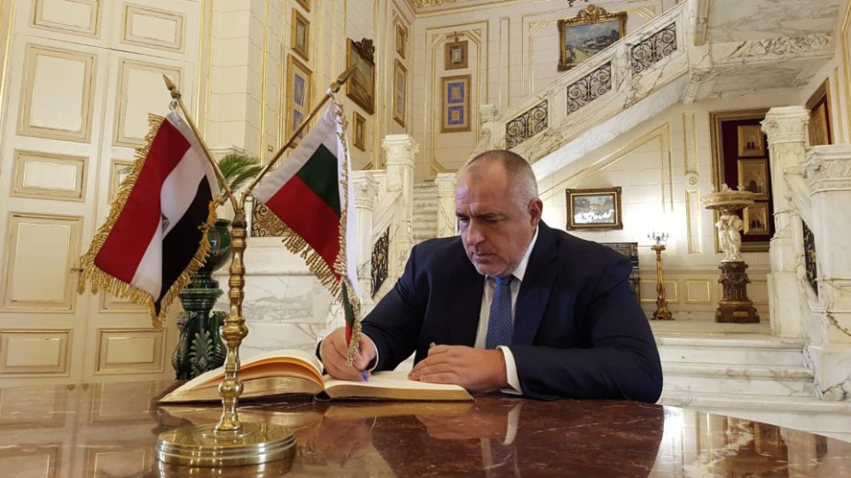 Премиерът се подписа в дворцова книга в Кайро | StandartNews.com