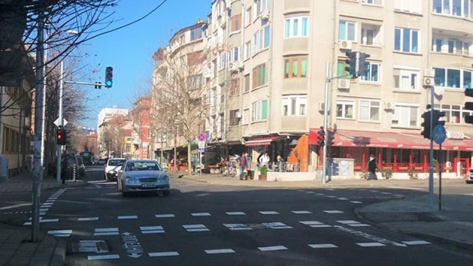 В Бургас монтираха умен светофар | StandartNews.com