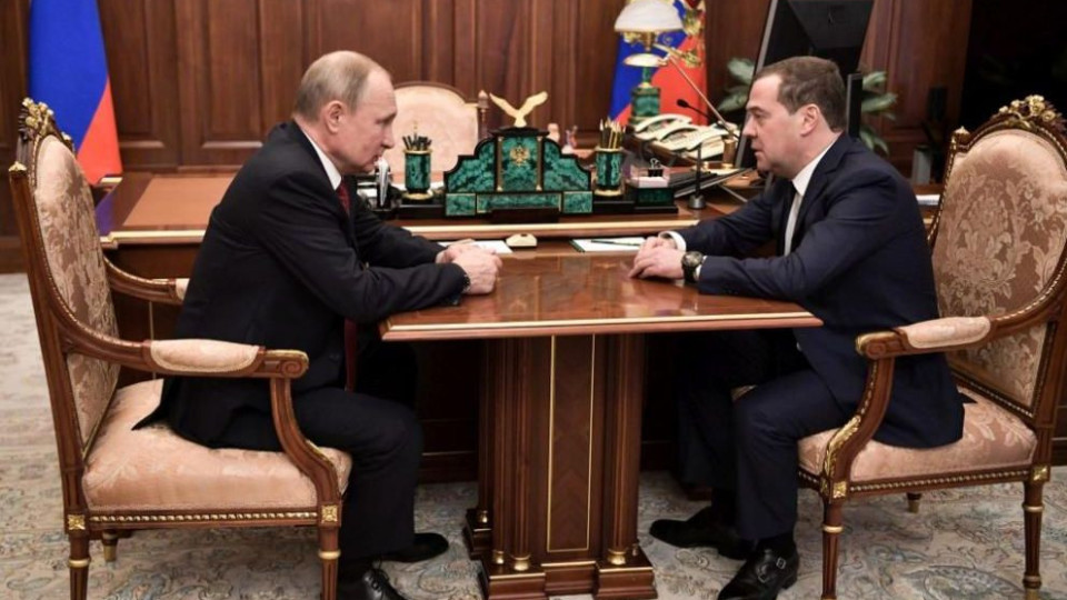 Путин прати в оставка кабинета на Медведев | StandartNews.com