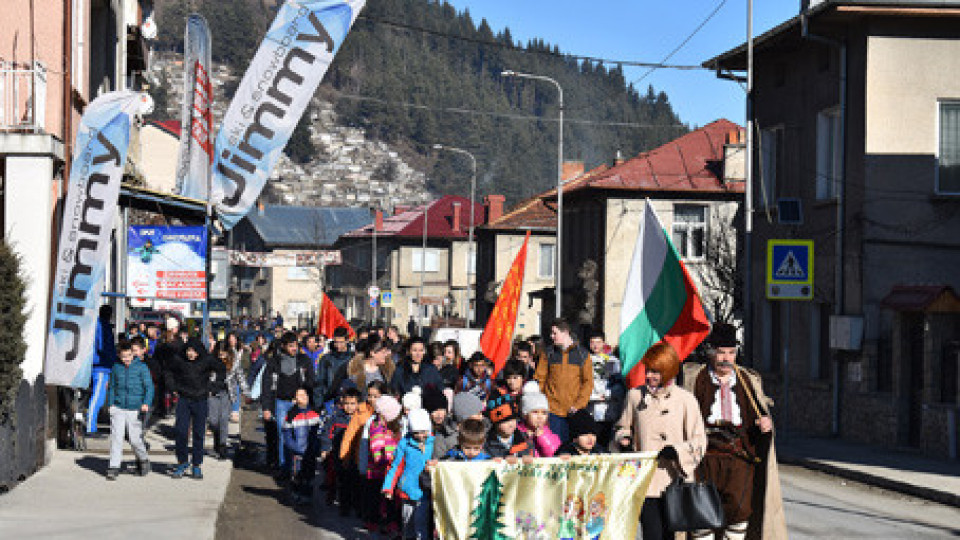 Чепеларци честват годишнина от освобождението си | StandartNews.com