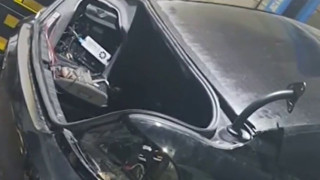 Крадци "оглозгаха" кола в сервиз в София
