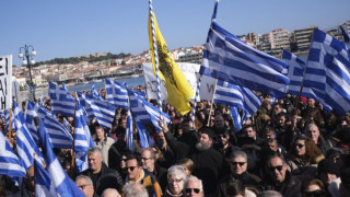 Гръцките егейски острови стачкуват срещу лагерите с мигранти