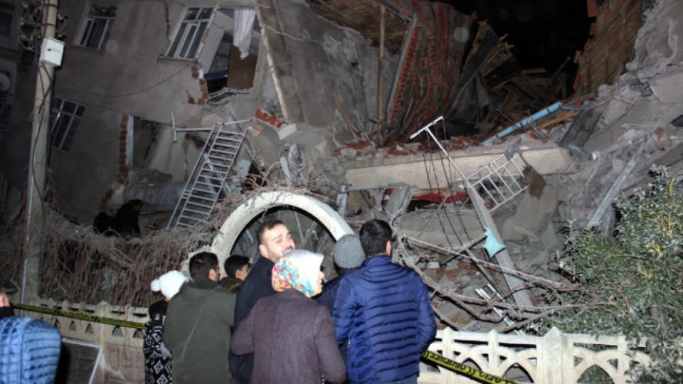 18 загинали при земетресението в Турция | StandartNews.com
