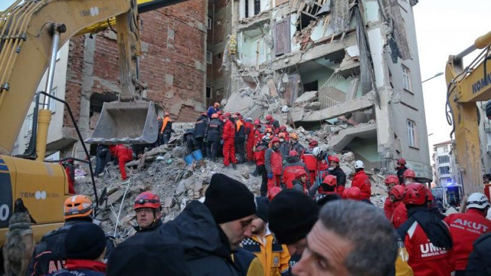 Учен плаши Турция с още силни земетресения | StandartNews.com