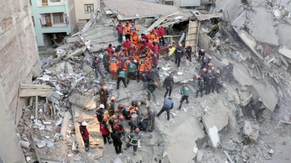 Увеличава се броят на жертвите в Турция | StandartNews.com