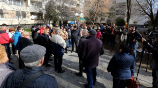 В Младост протестират срещу кмета за забавено саниране