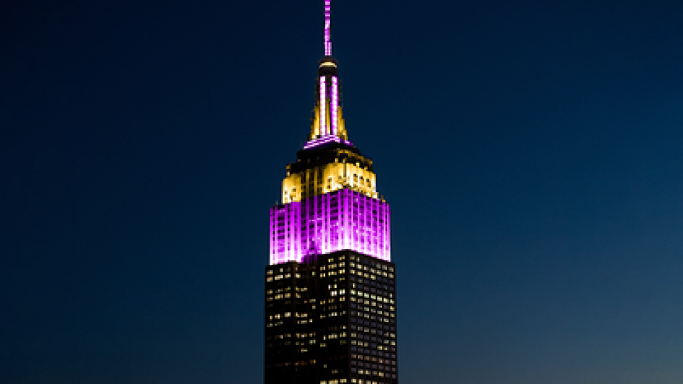 Ню Йорк светна в цветовете на Коби | StandartNews.com