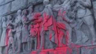 Заляха с боя паметника на Альоша в Пловдив