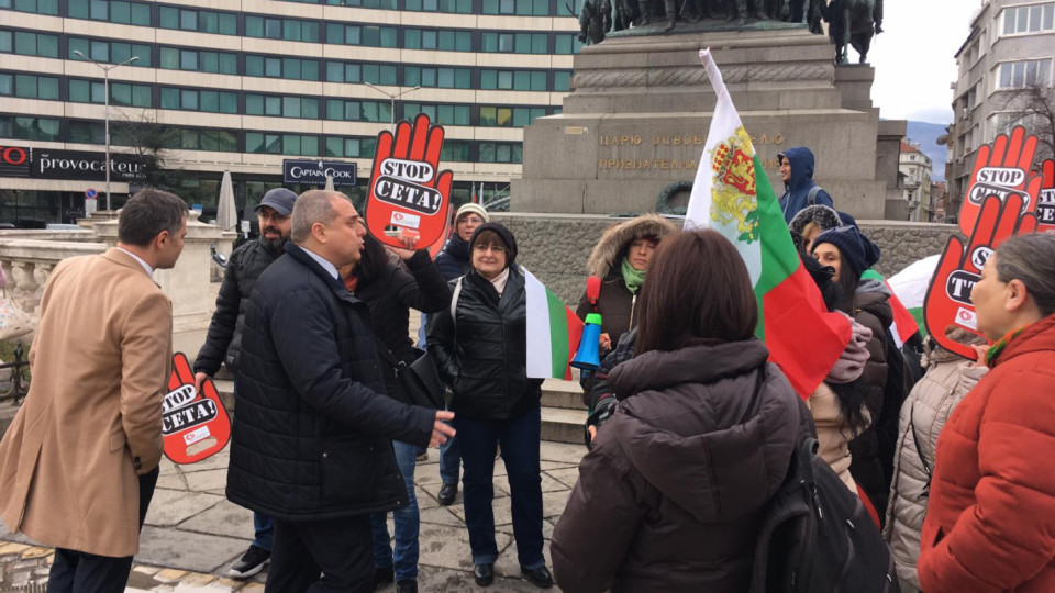 Депутати от ВМРО се срещнаха с протестиращите срещу СЕТА | StandartNews.com