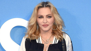 Съдят Мадона за закъснение
