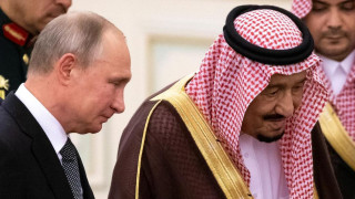 Русия и Саудитска Арабия крепят цената на петрола