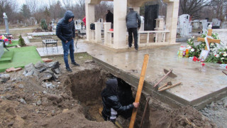 Взрив в гробницата на ромски барон
