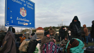 Унгария затвори границата си със Сърбия
