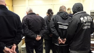 Митничарите с такса „Почерпка“ остават в ареста