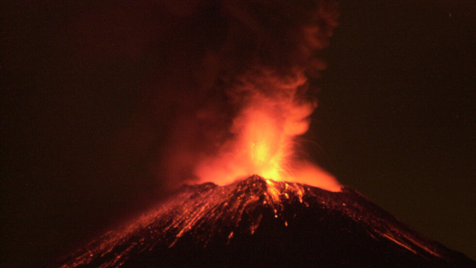 Вулканът Ел Попо пак изригна | StandartNews.com