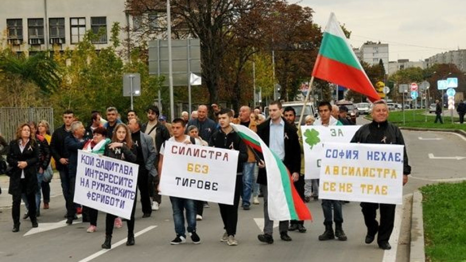 Силистренци протестират срещу преминаващи тирове | StandartNews.com