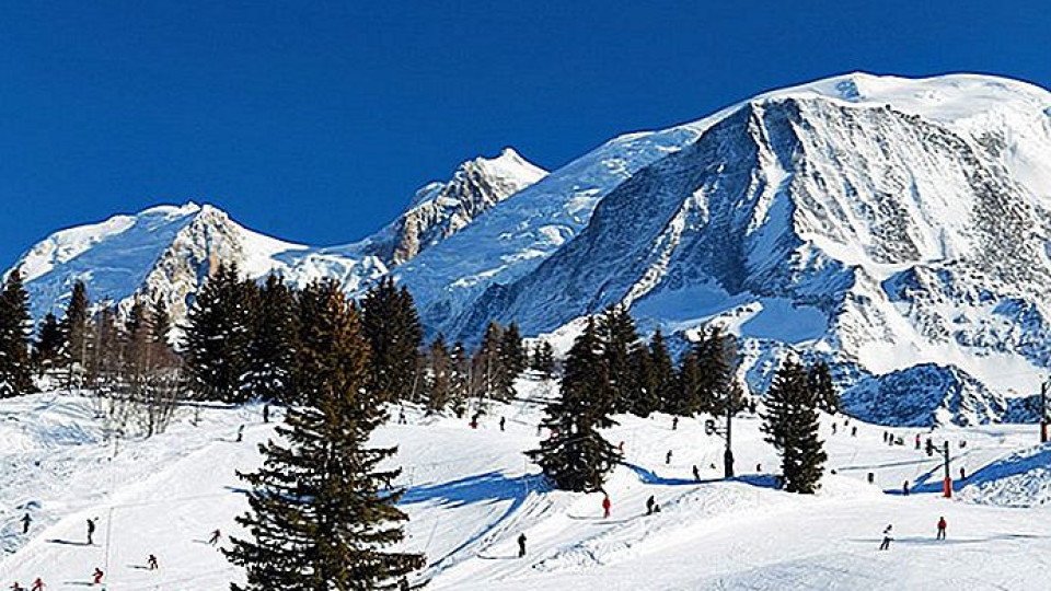 Спасяват френски курорт със сняг от хеликоптер | StandartNews.com