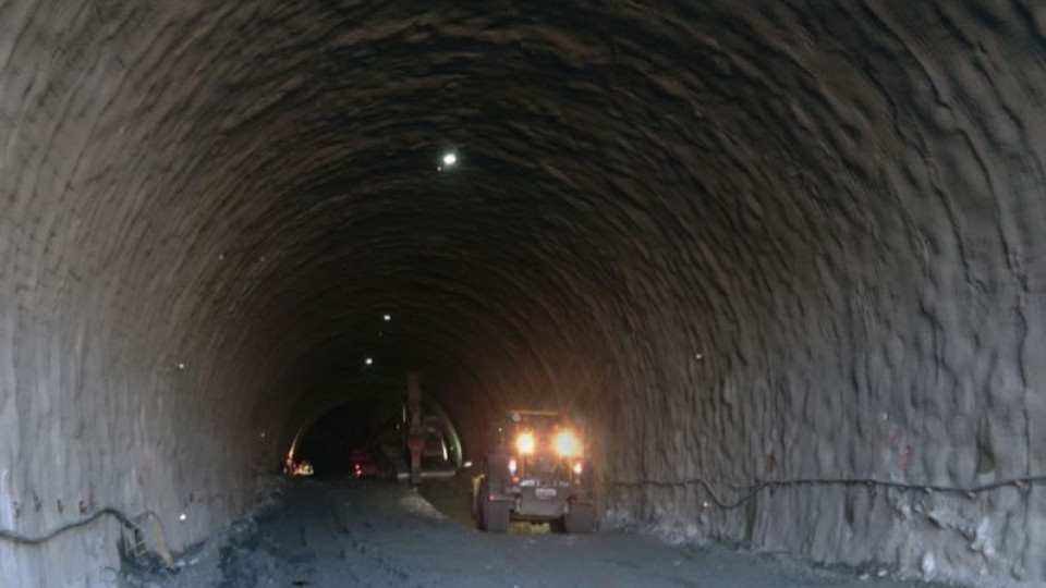 Показаха първите 400 м от тунел „Железница“ | StandartNews.com
