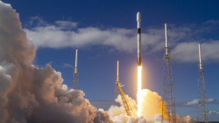 SpaceX извежда туристи в космоса до 2 г.
